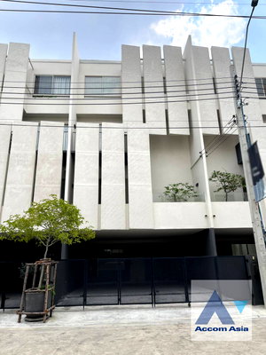 Houses for rent ม.นานาชาติแสตมฟอร์ด : 🔼🔽 AccomA 📩  3 BR House @Nue Verse Krungthep Kreetha (AA45846)