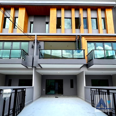 Houses for rent Thanon Chaloem Phra Kiat Ratchakan Thi 9 : 🔼🔽 AccomA 📩 Fully Furnished 3 BR House @ (AA44969)