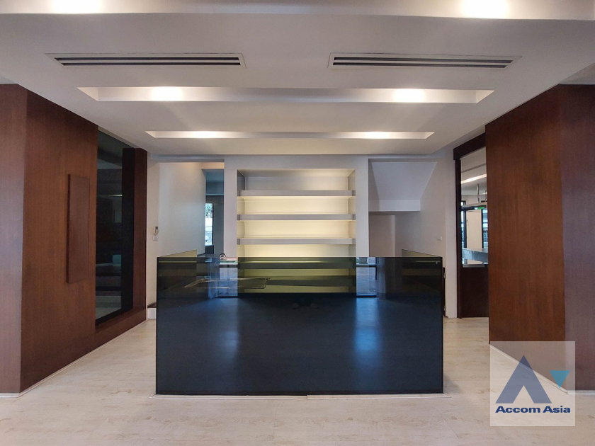 รูป 🔼🔽 AccomA 📩 Boutique 3-Bedroom House for Rent in Compound near MRT Khlong Toei, Sathorn (55091) - รูปที่ 17/20
