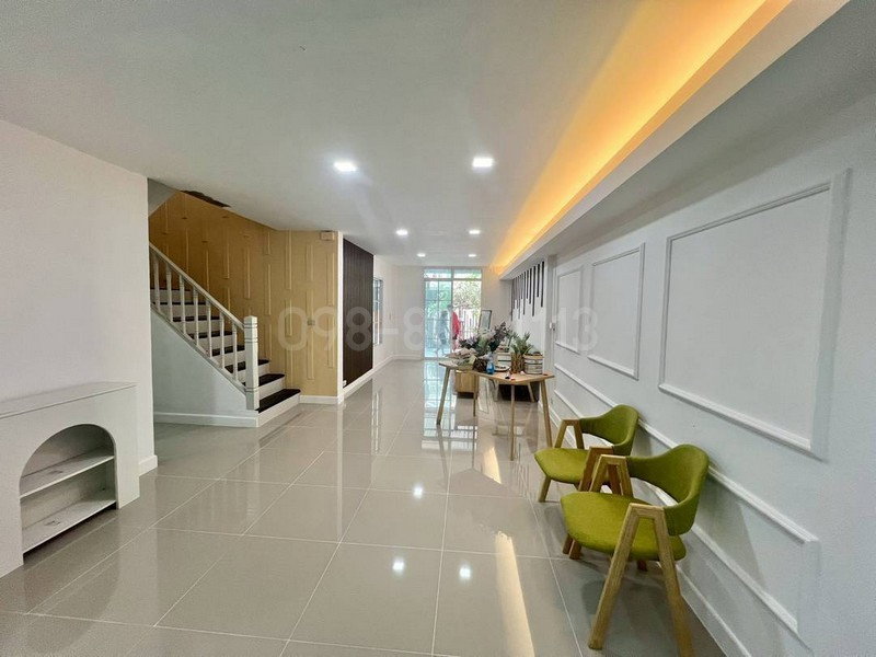 รูป ขายทาวน์เฮ้าส์ 2 ชั้น มบ.ปิยวรารมย์ คลอง 4 เนื้อที่ 24 ตรว 3นอน 2น้ำ หันหน้าทิศตะวันออก เดินทางสะดวก เข้าเมืองได้หลายเส้นทาง - รูปที่ 6/8