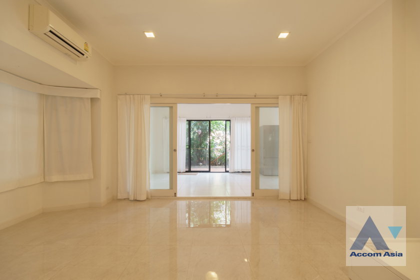 รูป 🔼🔽 AccomA 📩 Spacious 3-story townhouse with lush green space for rent in garden compound with pool (AA16507) - รูปที่ 7/20