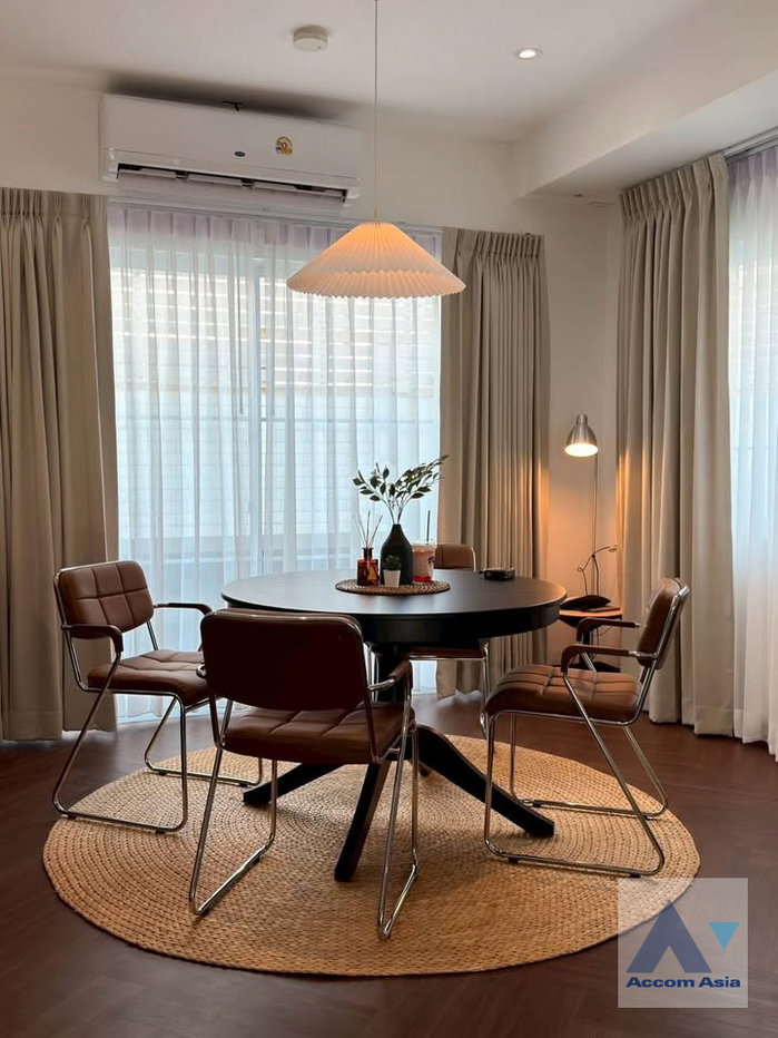 picture 🔼🔽 AccomA 📩 Fully Furnished,Corner Unit,Newly renovated 3 BR Townhouse @ (AA45705) - 4/9
