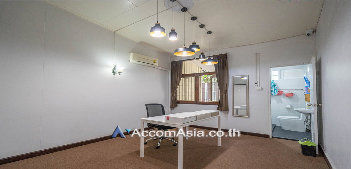 picture 🔼🔽 AccomA 📩 Home Office 3 BR House in Khlong Tan Nuea (AA21780) - 12/18