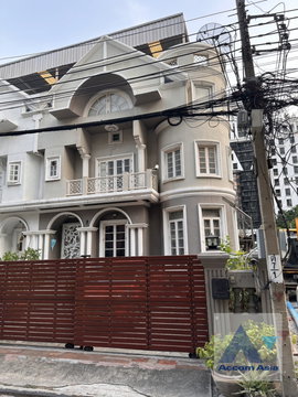 🔼🔽 AccomA 📩 Home Office 4 BR Townhouse in  Lumphini (AA43517)