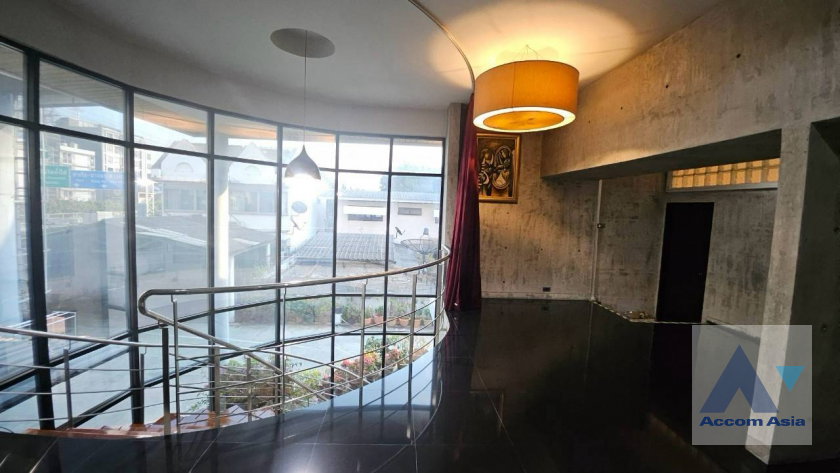 รูป 🔼🔽 AccomA 📩 Loft-Style House for Rent in Ploenchit, Bangkok - Near BTS Ploenchit (AA43397) - รูปที่ 9/19