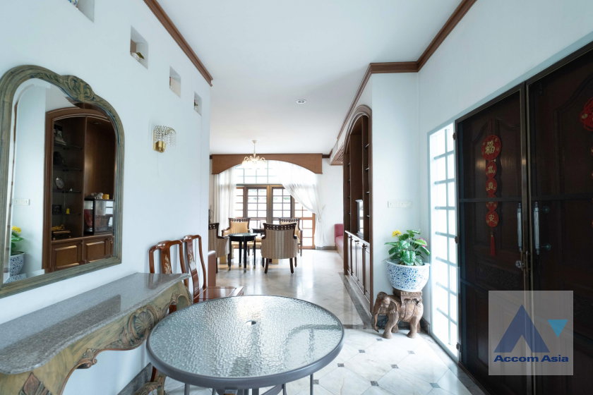 picture 🔼🔽 AccomA 📩 Classic House in Serene Garden with Spacious Layout (AA36987) - 12/20