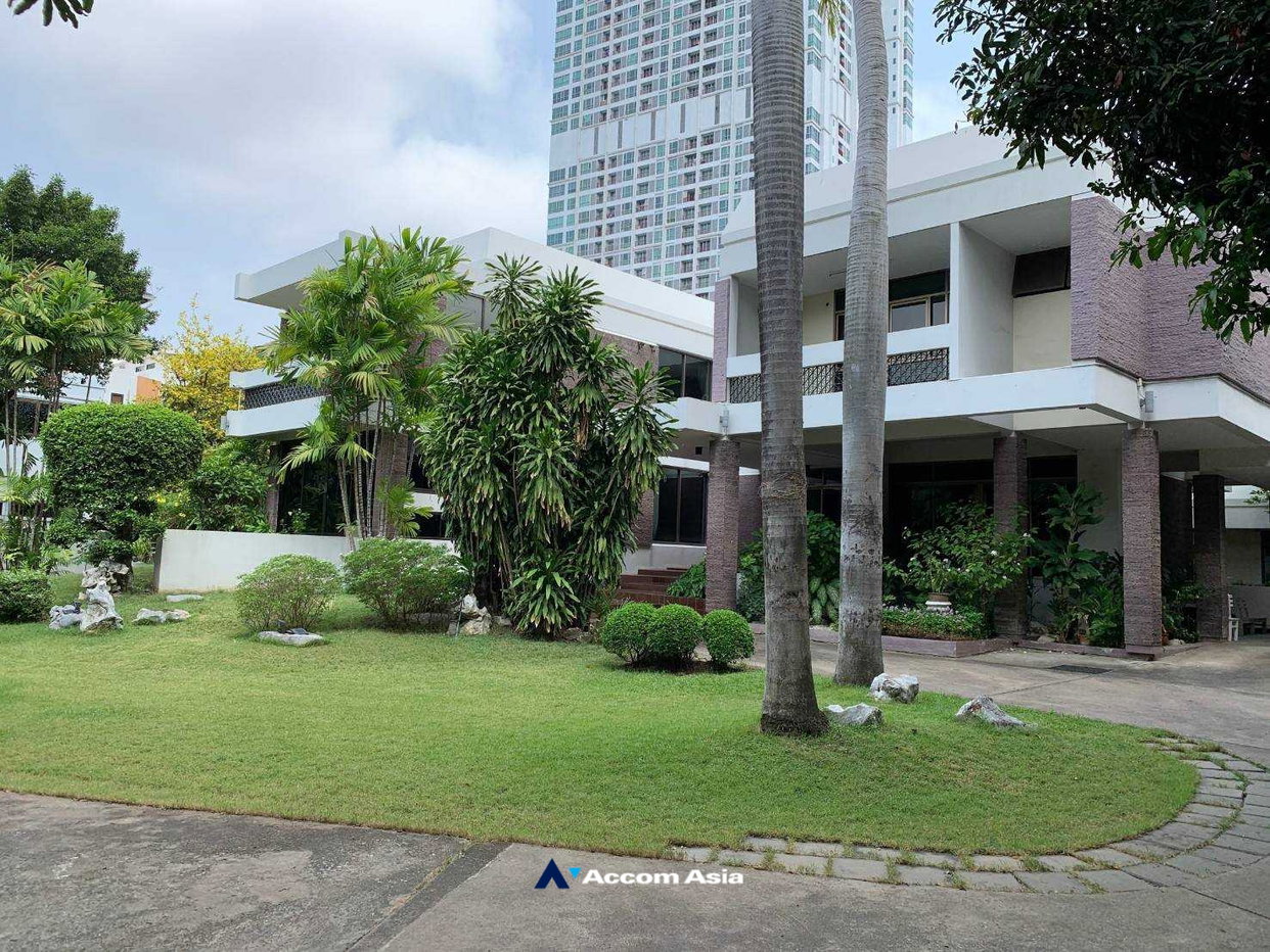 picture 🔼🔽 AccomA 📩 Spacious detached house with garden in Phaholyothin (AA33608) - 2/7