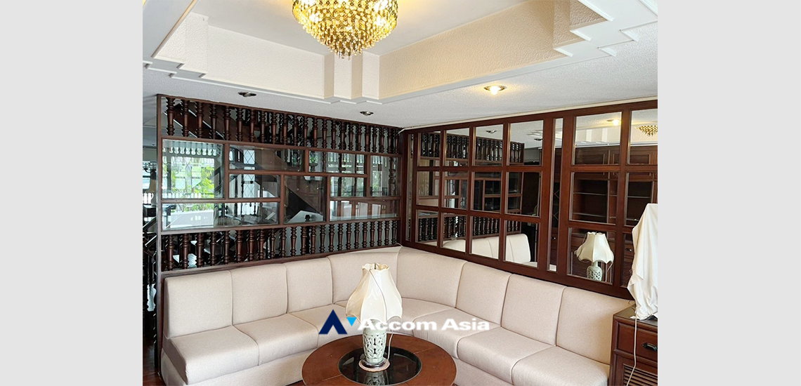 รูป 🔼🔽 AccomA 📩 Classic house with wood interior and spiral staircase in Sathorn (AA34027) - รูปที่ 2/8