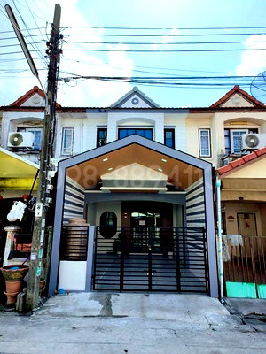 Townhouses for sale Bangkok : FOR SALE  TOWNHOUSE PROPERTY  1890000 BAHT.