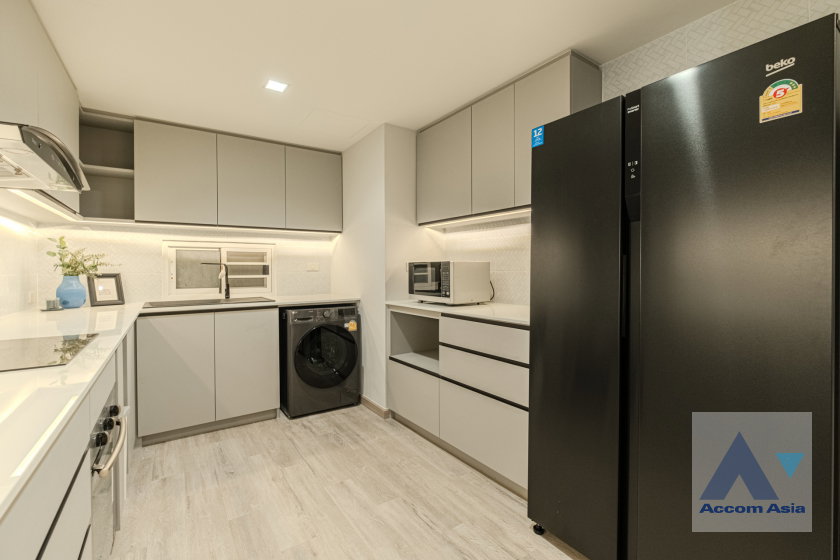 รูป 🔼🔽 AccomA 📩 Gorgeous white-tone condo with classic charm and full built-ins (24253) - รูปที่ 6/18