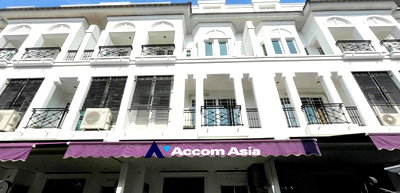 Townhouses for rent BTS Punnawithi : 🔼🔽 AccomA 📩 Pet friendly,Home Office 4 BR Townhouse @Leon Sukhumvit 62 (AA24309)