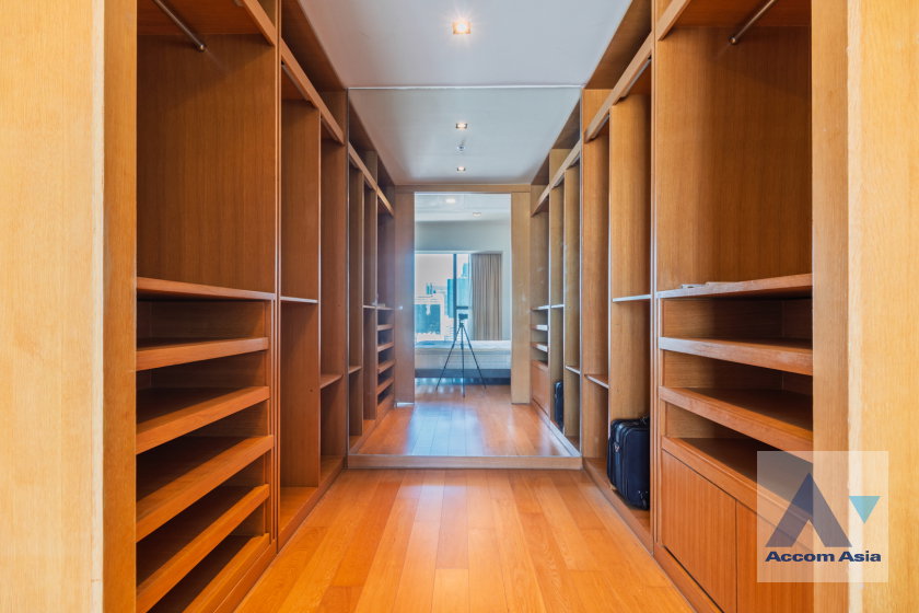 รูป 🔼🔽 AccomA 📩 Modern condo with glass walls and wooden built-ins (1518394) - รูปที่ 15/20