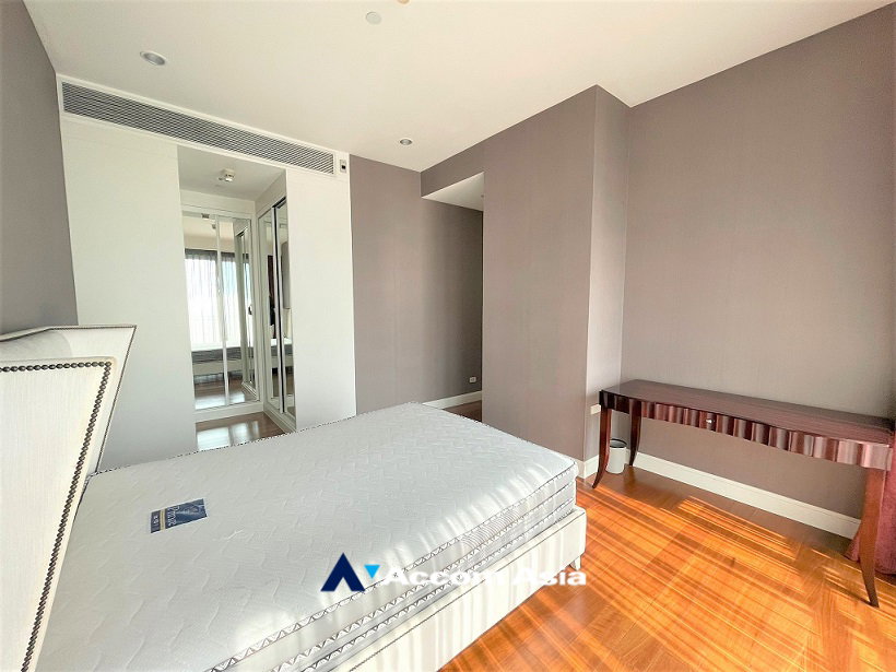 รูป 🔼🔽 AccomA 📩 Luxury condo for sale in Bangkok with a bright open layout and full-height glass windows - รูปที่ 10/17