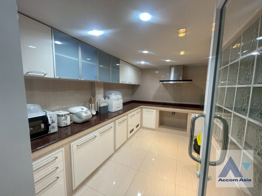 รูป 🔼🔽 AccomA 📩 Warm and Timeless Home with Rich Wood Interior in Sathorn (AA18380) - รูปที่ 8/20