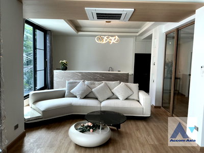 Townhouses for rent ViMUT Theptarin Rama 4 Hospital : 🔼🔽 AccomA 📩 Fully Furnished 4 BR Townhouse in Khlong Tan Nuea (AA45144)