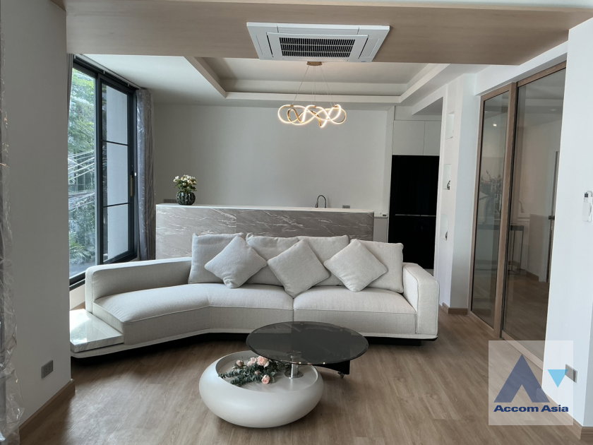 picture 🔼🔽 AccomA 📩 Fully Furnished 4 BR Townhouse in Khlong Tan Nuea (AA45144) - 1/15