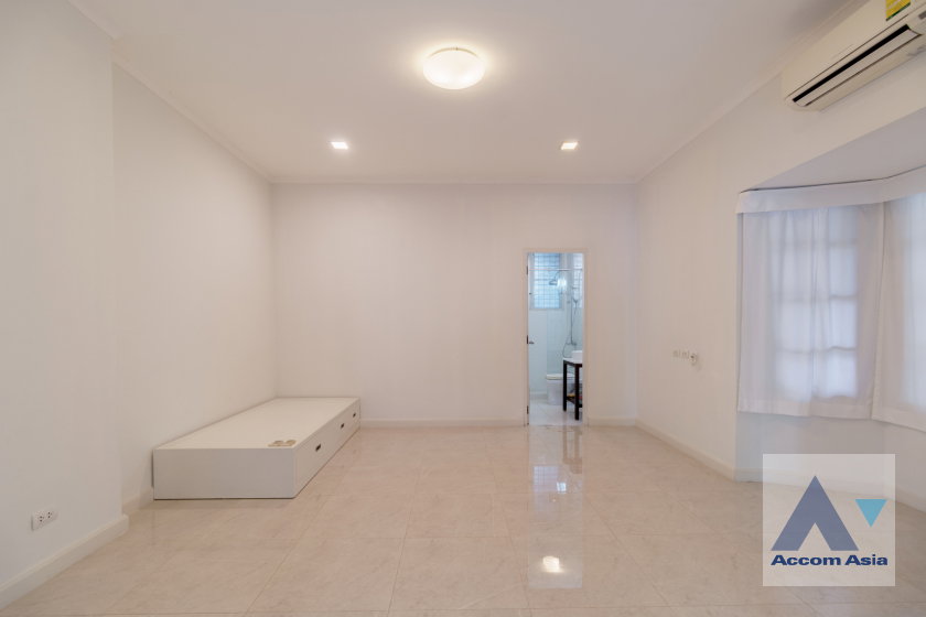 รูป 🔼🔽 AccomA 📩 Spacious 3-story townhouse with lush green space for rent in garden compound with pool (AA16507) - รูปที่ 6/20