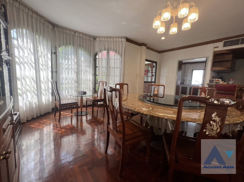 picture 🔼🔽 AccomA 📩 Classic House in Serene Garden with Spacious Layout (AA36987) - 9/20