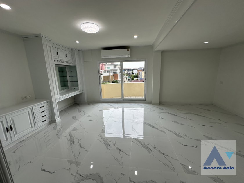 รูป 🔼🔽 AccomA 📩 Home Office 4 BR Townhouse @Yenakart Residence (AA43570) - รูปที่ 17/20