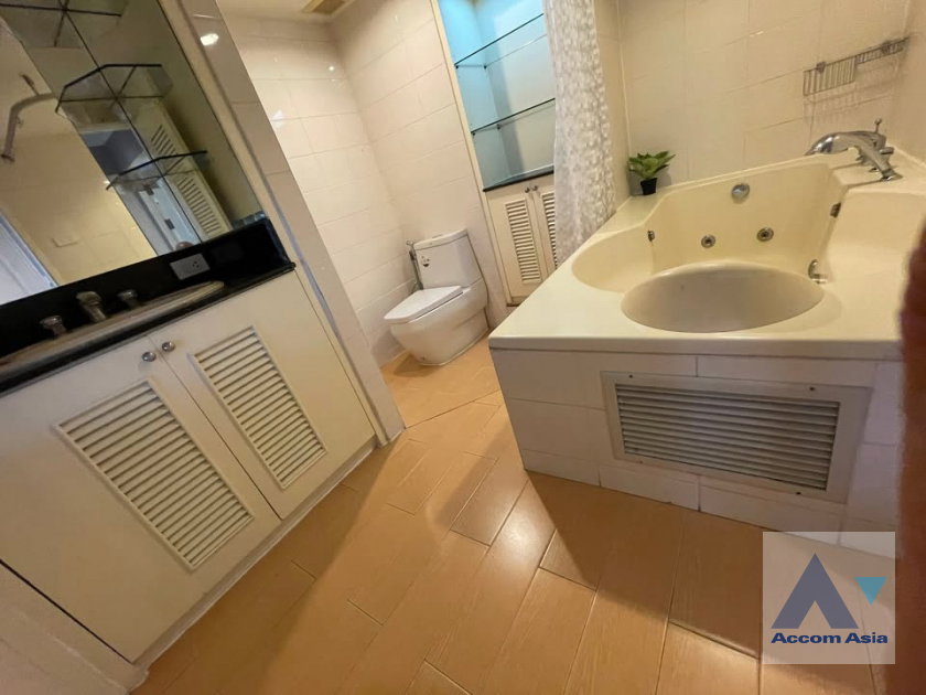 รูป 🔼🔽 AccomA 📩 Huge Terrace,Corner Unit 2 BR Condominium @Supalai Place   (AA29977) - รูปที่ 17/19