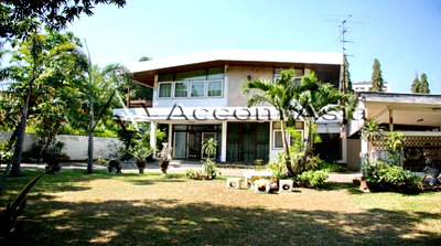 Houses for rent : 🔼🔽 AccomA 📩  4 BR House in Khlong Tan Nuea (1716405)