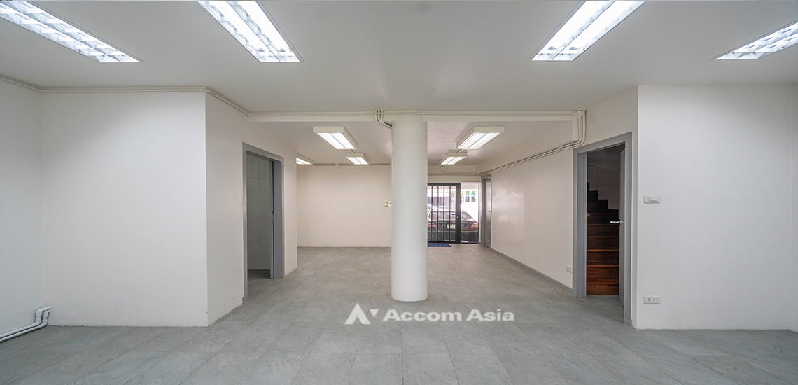 picture 🔼🔽 AccomA 📩  Classic house with rooftop and stylish interior in Phrom Phong (110107) - 3/20