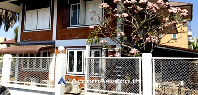 Houses for rent Phramongkutklao College of Medicine : 🔼🔽 AccomA 📩 Home Office 3 BR House in Khwaeng Sam Sen Nai (AA29576)