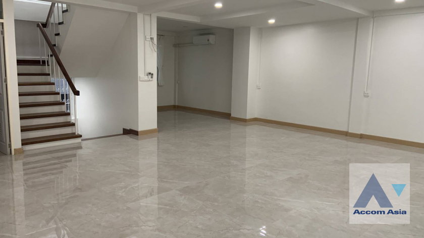 picture 🔼🔽 AccomA 📩 Home Office 4 BR Townhouse in Khlong Toei Nuea (AA37501) - 5/20