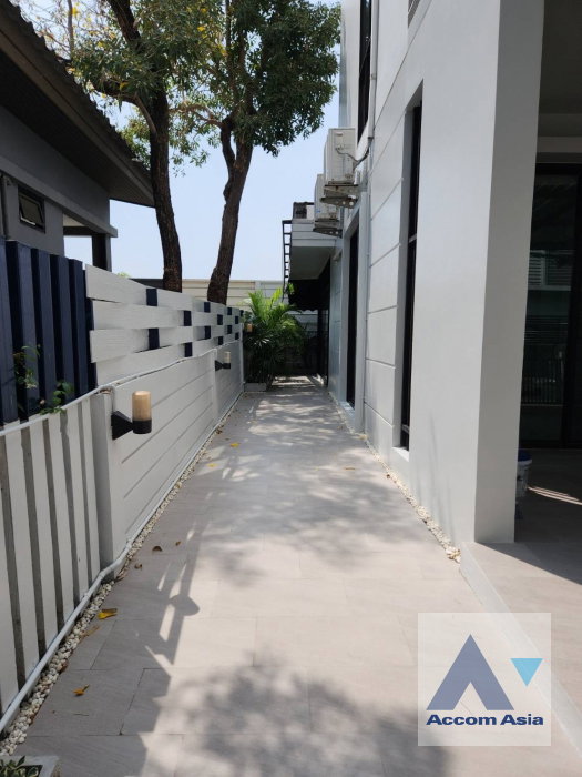 รูป 🔼🔽 AccomA 📩 Corner Unit,Fully Furnished 3 BR Townhouse @Areeya Mandarina 77 (AA45766) - รูปที่ 18/19