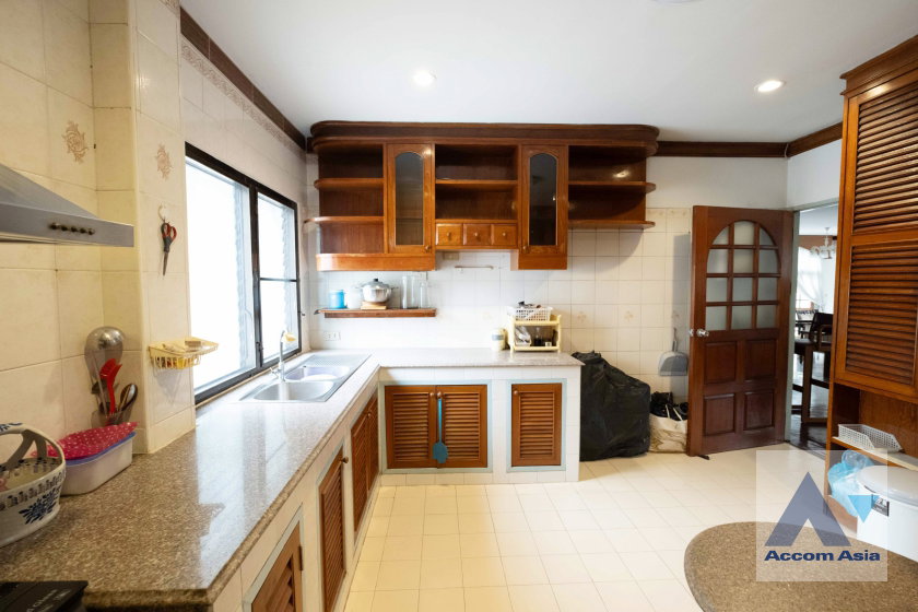 picture 🔼🔽 AccomA 📩 Classic House in Serene Garden with Spacious Layout (AA36987) - 15/20