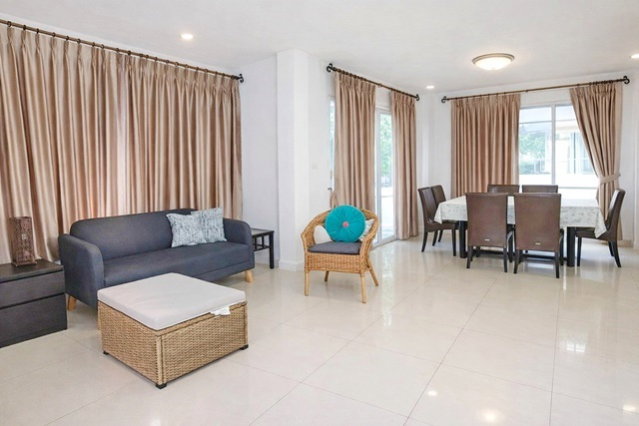 รูป คฤหาสน์ บ้านเดี่ยวให้เช่า 3นอน โรงเรียนสาธิตพัฒนา 700ม. ซาฟารีเวิลด์ 900ม. 3น้ำ. 70 ตร.ว. 280 ตร.ม. 2ชั้น เฟอร์นิเจอร์ครบ 5แอร์ทั้งหลัง - รูปที่ 2/8