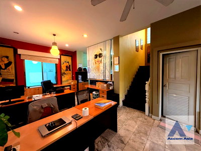 Houses for rent BTS Thong Lo (Thong Lor) : 🔼🔽 AccomA 📩  4 BR House @Sukhumvit Villa (10001501)