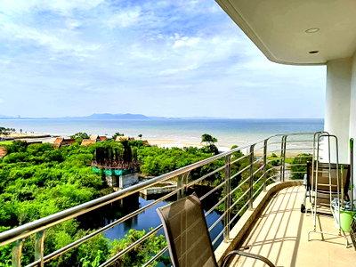 ขายคอนโด : La Royale Beach Condominium for Sale 2BR Sea View Pattaya