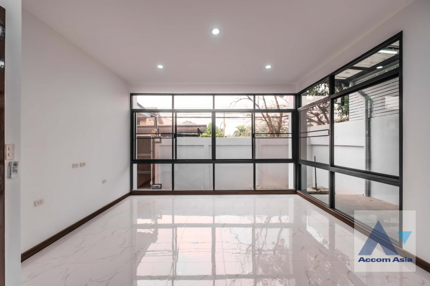 picture 🔼🔽 AccomA 📩  Minimal Modern Home in Black & White Tone (AA35535) - 3/20