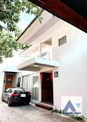 Houses for rent BTS Thong Lo (Thong Lor) : 🔼🔽 AccomA 📩 Private Swimming Pool 4 BR House in Khlong Tan Nuea (AA15750)
