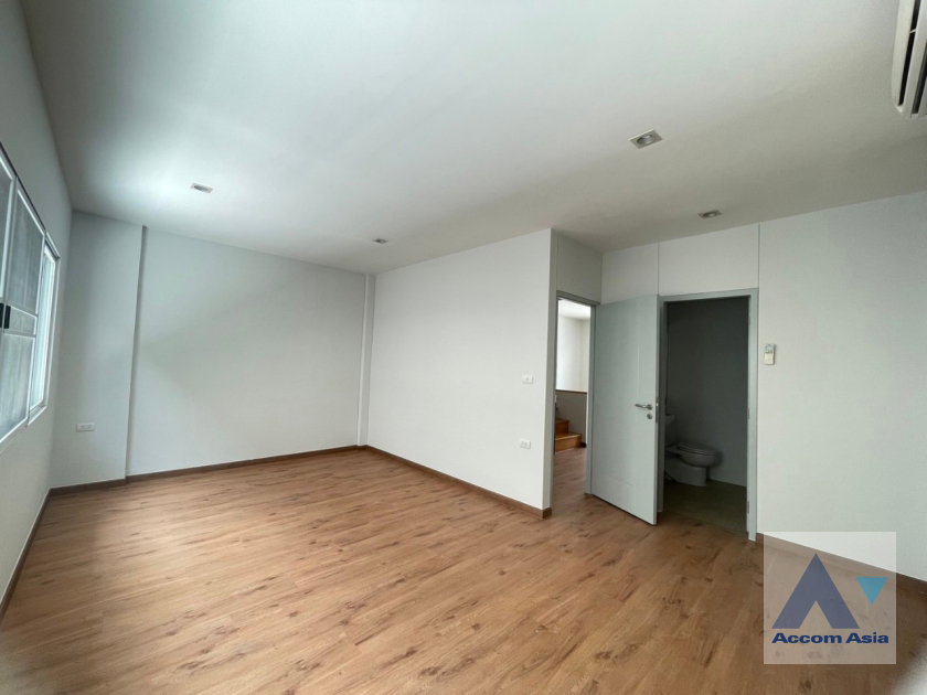 รูป 🔼🔽 AccomA 📩  4 BR House in Chom Phon (AA35914) - รูปที่ 4/12