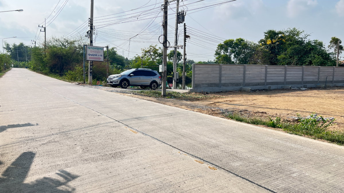 รูป ขายที่เปล่าถมแล้ว ราคาถูก!!  ใกล้ถนนโรจนะ-วังน้อย เจ้าของขายเอง (ใกล้ตลาดสี่ขวาพัฒนา) - รูปที่ 6/8