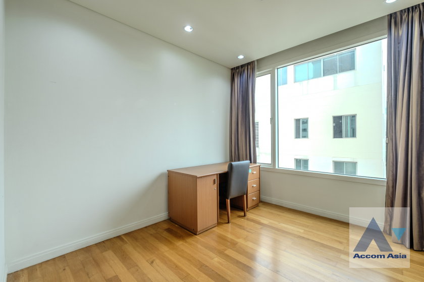 รูป 🔼🔽 AccomA 📩  4 BR Condominium @Royal Saladaeng (AA30099) - รูปที่ 17/20