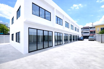 เช่าโรงงาน วิทยาลัยพณิชยการเชตุพน : Showrooms 6คูหา เดอะ แบงค็อก สาทร โกดังให้เช่า 2นอน 4ห้องน้ำ ใกล้ BTS สุรศักดิ์ 200ม. และ เซ็นทรัล บางรัก 550 ม. 160ตร.วา 822ตร.ม.