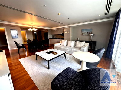 Condos for rent : 🔼🔽 AccomA 📩 Elegant family-friendly condo with garden balcony (13000952)