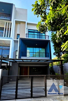 Townhouses for rent MRT Yaek Lam Sali : 🔼🔽 AccomA 📩 Luxury,Fully Furnished,Corner Unit 3 BR Townhouse @Nirvana DEFINE Krungthep Kreetha (AA45691)