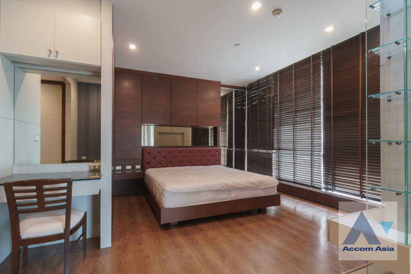 picture 🔼🔽 AccomA 📩 Warm wood-accented condo with full city view balcony (1521072) - 9/20