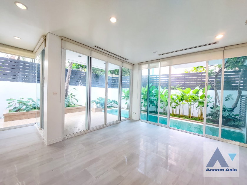 รูป 🔼🔽 AccomA 📩 Airy modern house in Sathorn with poolside terrace and loft-style stairs (AA35940) - รูปที่ 6/20