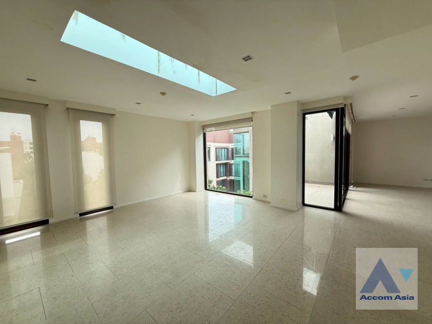 picture 🔼🔽 AccomA 📩 Modern condo in peaceful city-center location (AA43503) - 4/20