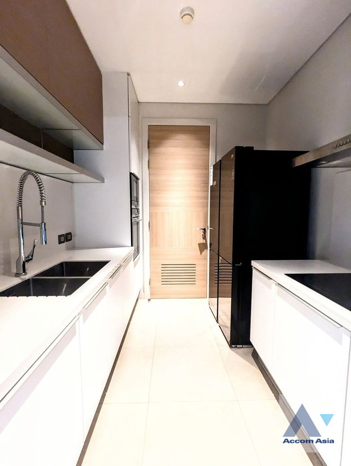 รูป 🔼🔽 AccomA 📩 Newly renovated 3 BR Condominium @Sindhorn Residence (AA41685) - รูปที่ 3/9