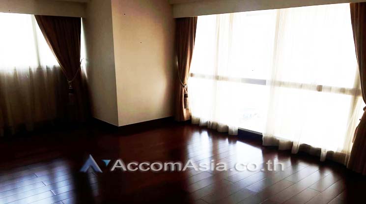 รูป 🔼🔽 AccomA 📩 Modern condo with private balcony and open layout (1513968) - รูปที่ 4/10