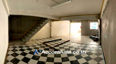Townhouses for rent Bangkok : 🔼🔽 AccomA 📩 Home Office 2 BR Townhouse in Khlong Toei Nuea (AA26696)
