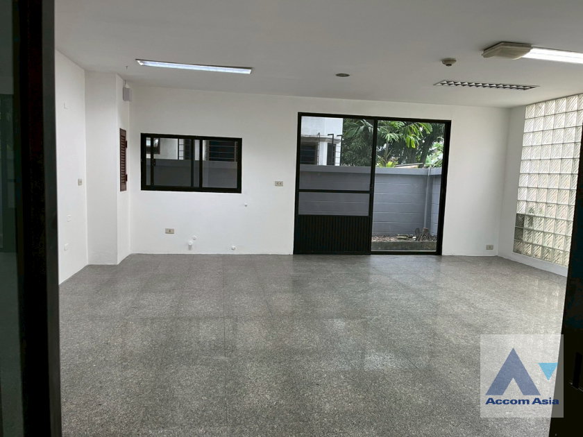 picture 🔼🔽 AccomA 📩  4 BR Townhouse in  Lumphini (AA44375) - 2/15