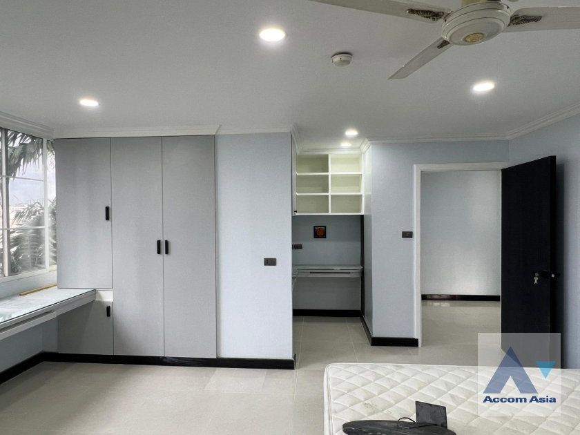 รูป 🔼🔽 AccomA 📩 Modern condo in Sukhumvit with warm tones and airy layout (AA17280) - รูปที่ 19/20