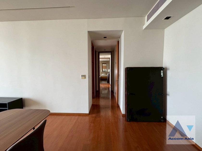 รูป 🔼🔽 AccomA 📩 Fully-furnished city condo in Sathorn with separate kitchen and skyline views(AA43463) - รูปที่ 5/11